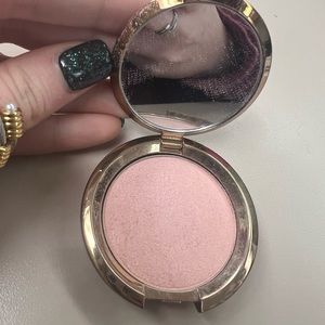 Becca light chaser highlighter